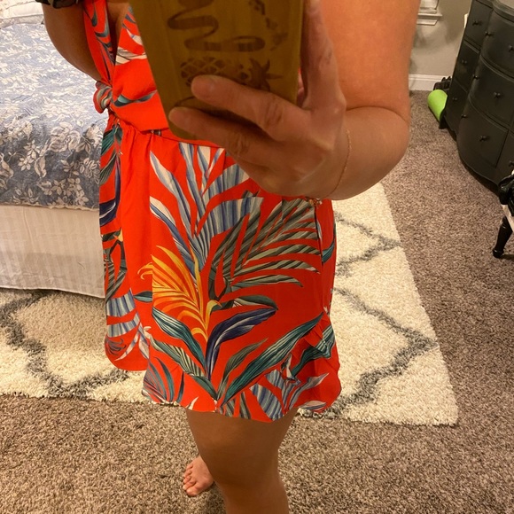 NWT gorgeous floral romper - Picture 2 of 4